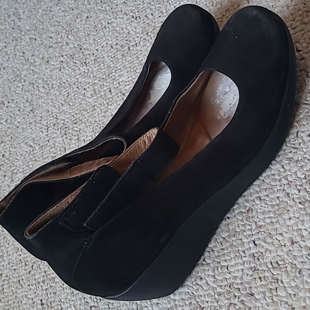 Clark's 9.5 black suede wedges